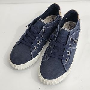 283 Blowfish Denim Blue Sneaker‎ Size 8 runs small 7.5